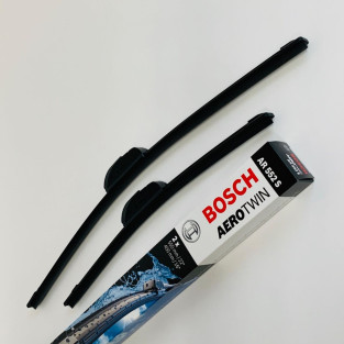 AR552S Bosch AeroTwin Viskerblade sæt som fastgøres med krog montering og passer derfor til en del forskellige biler
