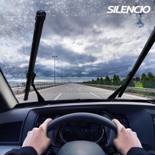 Valeo Silencio viskerblade / vinduesvisker / fladblades på forruden af bilen. Valeo Silencio viskerblade / vinduesvisker / fladblades på forruden af bilen.