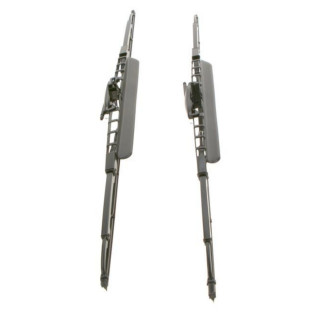 3397118334 / 657S Bosch Twin Viskerblade / Vinduesvisker Sæt, begge 65cm lange og med sprinkler dyser monteret på viskerne.